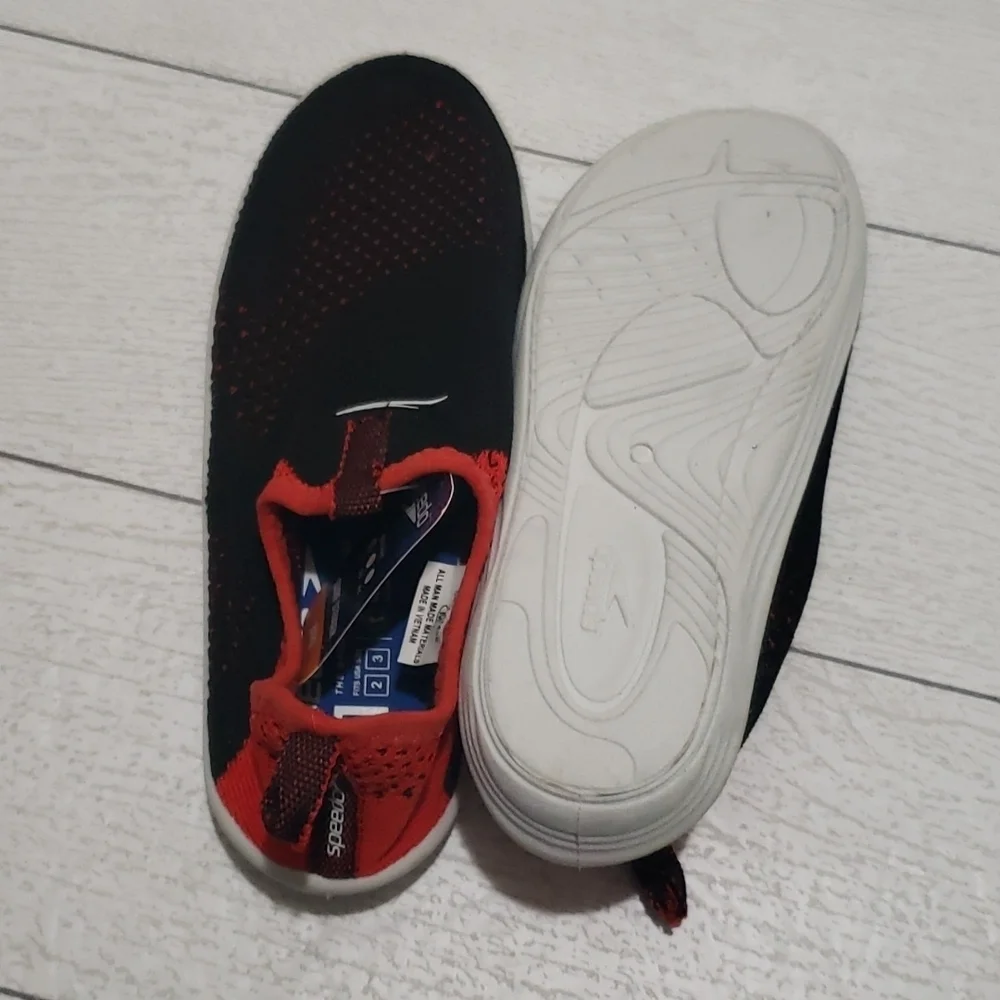 Speedo M 2/3 boys water beach swimming  shoes